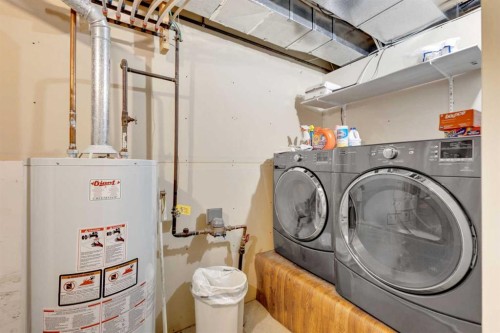 B-3621 51 Avenue, Red Deer, AB - Indoor Photo Showing Laundry Room