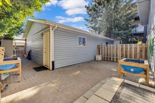 B-3621 51 Avenue, Red Deer, AB - Outdoor With Exterior