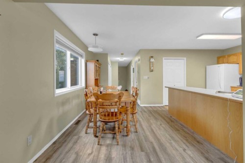B-3621 51 Avenue, Red Deer, AB - Indoor Photo Showing Dining Room