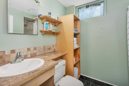 3601 41 Avenue, Red Deer, AB - Indoor Photo Showing Bathroom