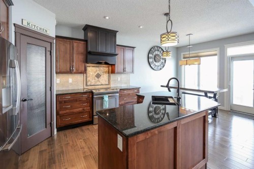 146 Sutherland Close, Red Deer, AB - Indoor Photo Showing Kitchen