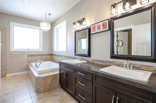 146 Sutherland Close, Red Deer, AB - Indoor Photo Showing Bathroom