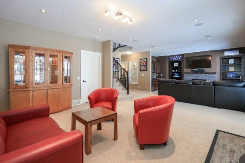 146 Sutherland Close, Red Deer, AB - Indoor Photo Showing Living Room