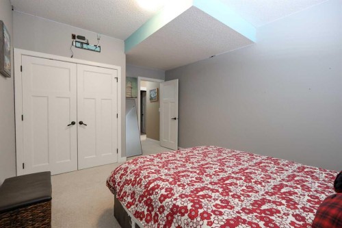 146 Sutherland Close, Red Deer, AB - Indoor Photo Showing Bedroom