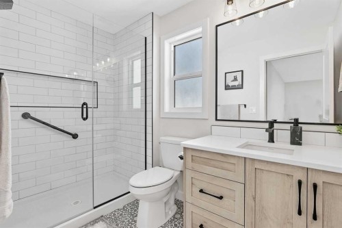 52 Iron Gate Boulevard, Sylvan Lake, AB - Indoor Photo Showing Bathroom