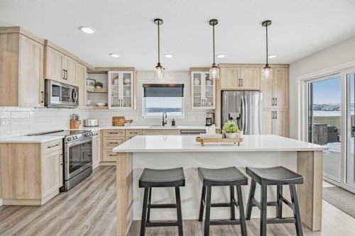 52 Iron Gate Boulevard, Sylvan Lake, AB - Indoor Photo Showing Kitchen With Upgraded Kitchen
