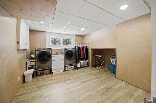 37301 Range Road 264, Rural Red Deer County, AB - Indoor Photo Showing Laundry Room