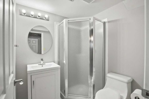 4721 46 Street, Sylvan Lake, AB - Indoor Photo Showing Bathroom