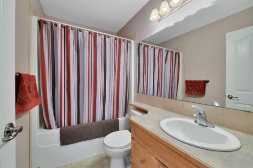 810 800 Ramage Close, Red Deer, AB - Indoor Photo Showing Bathroom