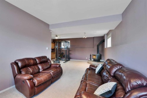 810 800 Ramage Close, Red Deer, AB - Indoor Photo Showing Other Room