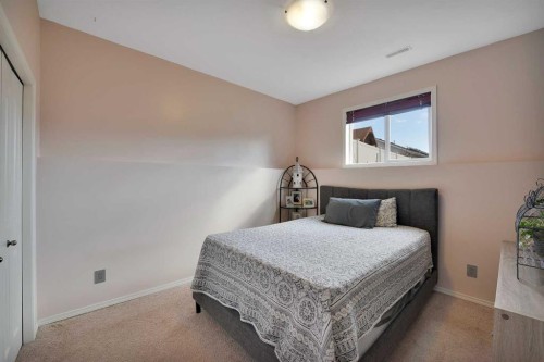810 800 Ramage Close, Red Deer, AB - Indoor Photo Showing Bedroom