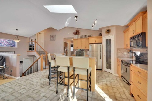 810 800 Ramage Close, Red Deer, AB - Indoor Photo Showing Kitchen