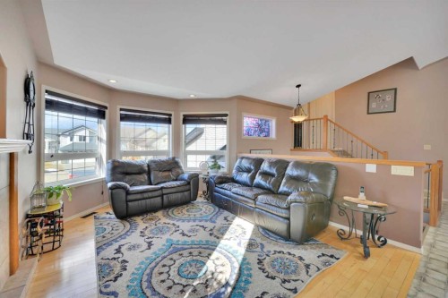 810 800 Ramage Close, Red Deer, AB - Indoor Photo Showing Living Room