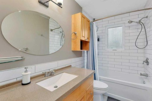 7 Nellis Avenue, Red Deer, AB - Indoor Photo Showing Bathroom