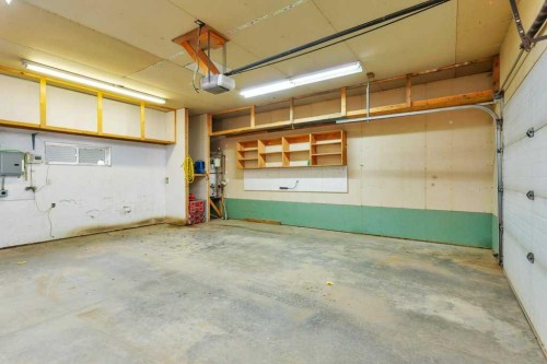 7 Nellis Avenue, Red Deer, AB - Indoor Photo Showing Garage