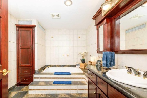 85 Oberlin Avenue, Red Deer, AB - Indoor Photo Showing Bathroom