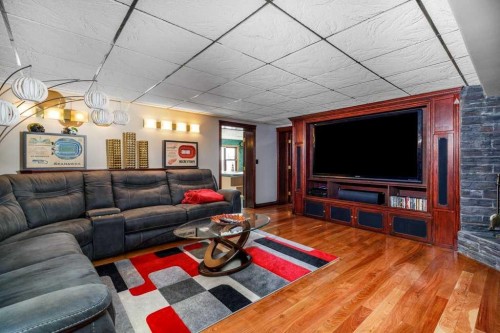85 Oberlin Avenue, Red Deer, AB - Indoor Photo Showing Living Room