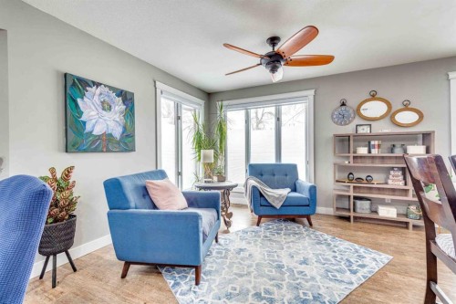 211 4 Avenue Se, Three Hills, AB - Indoor Photo Showing Living Room