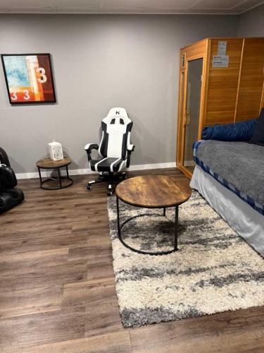 211 4 Avenue Se, Three Hills, AB - Indoor