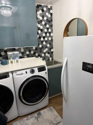 211 4 Avenue Se, Three Hills, AB - Indoor Photo Showing Laundry Room
