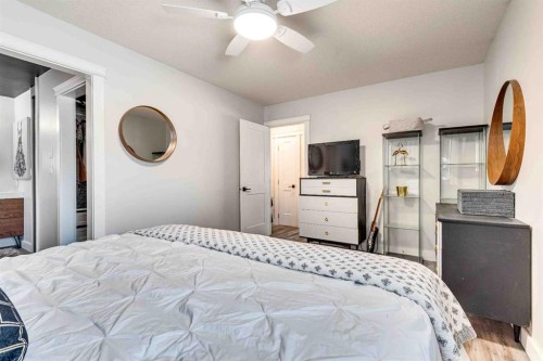 211 4 Avenue Se, Three Hills, AB - Indoor Photo Showing Bedroom
