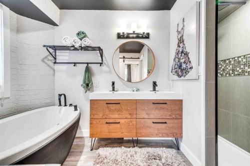 211 4 Avenue Se, Three Hills, AB - Indoor Photo Showing Bathroom