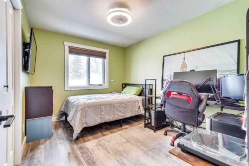 211 4 Avenue Se, Three Hills, AB - Indoor Photo Showing Bedroom