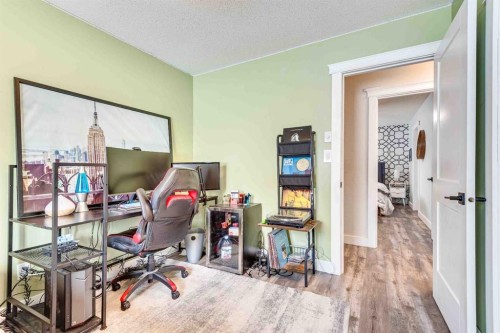 211 4 Avenue Se, Three Hills, AB - Indoor Photo Showing Office