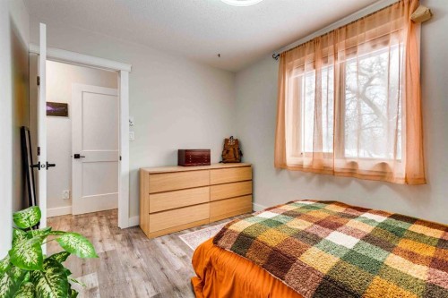 211 4 Avenue Se, Three Hills, AB - Indoor Photo Showing Bedroom