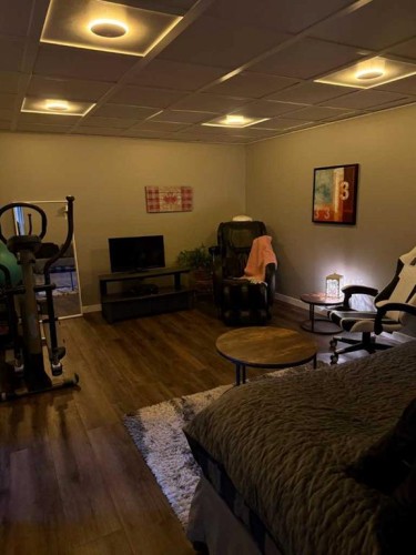 211 4 Avenue Se, Three Hills, AB - Indoor