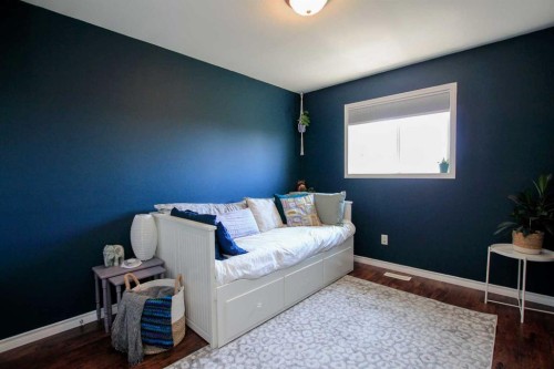 60 Arnold Close, Red Deer, AB - Indoor Photo Showing Bedroom