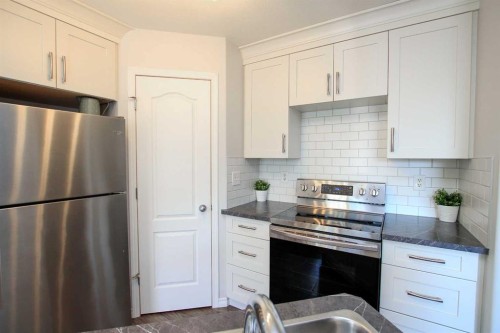 60 Arnold Close, Red Deer, AB - Indoor Photo Showing Kitchen With Stainless Steel Kitchen With Upgraded Kitchen