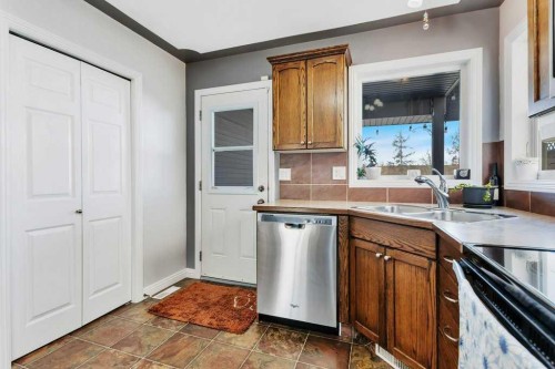 95 Jepsen Crescent, Red Deer, AB - Indoor Photo Showing Kitchen With Double Sink