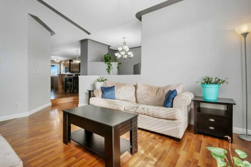 95 Jepsen Crescent, Red Deer, AB - Indoor Photo Showing Living Room