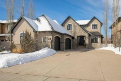 24 Sawyer Close Red Deer, AB T4R 0M5