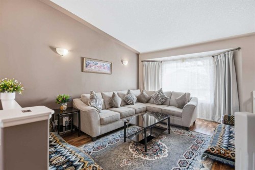 66 Jack Crescent, Red Deer, AB - Indoor Photo Showing Living Room