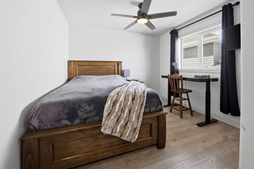 118 Viscount Drive, Red Deer, AB - Indoor Photo Showing Bedroom
