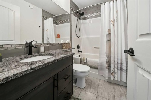 118 Viscount Drive, Red Deer, AB - Indoor Photo Showing Bathroom