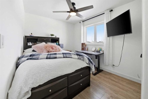 118 Viscount Drive, Red Deer, AB - Indoor Photo Showing Bedroom