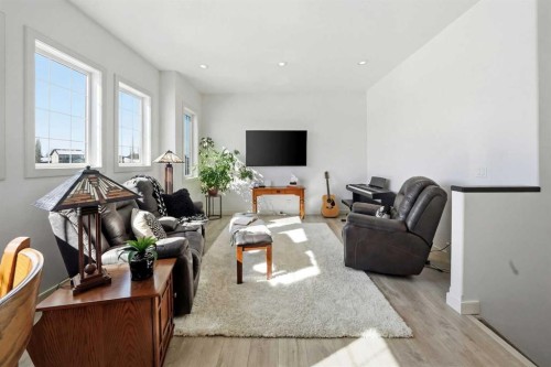 118 Viscount Drive, Red Deer, AB - Indoor Photo Showing Living Room
