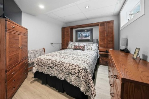 118 Viscount Drive, Red Deer, AB - Indoor Photo Showing Bedroom