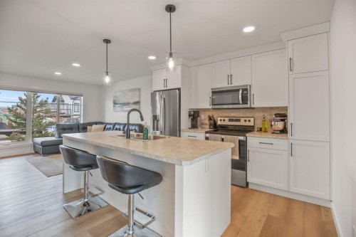 178 Ava Crescent, Blackfalds, AB - Indoor Photo Showing Kitchen With Stainless Steel Kitchen With Upgraded Kitchen