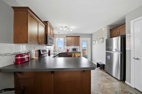 146 Truant Crescent, Red Deer, AB - Indoor Photo Showing Kitchen
