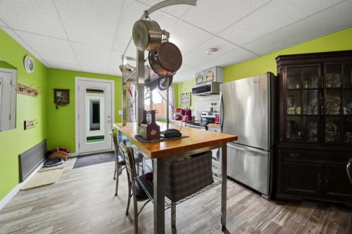 146 Truant Crescent, Red Deer, AB - Indoor Photo Showing Dining Room