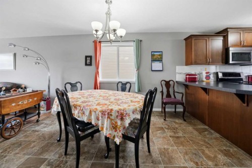 146 Truant Crescent, Red Deer, AB - Indoor Photo Showing Dining Room