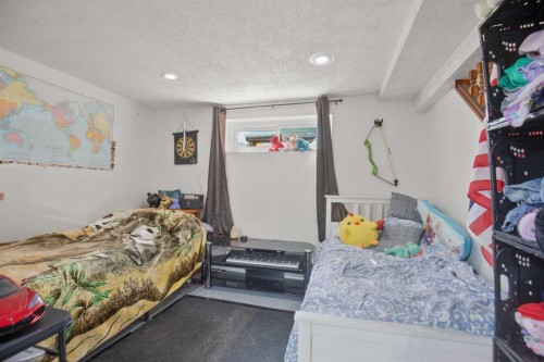 30 Greig Drive, Red Deer, AB - Indoor Photo Showing Bedroom