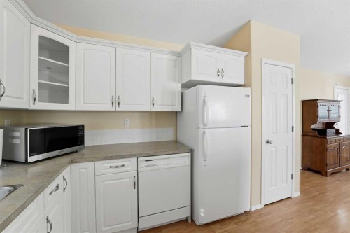 16 Lanterman Close, Red Deer, AB - Indoor Photo Showing Kitchen