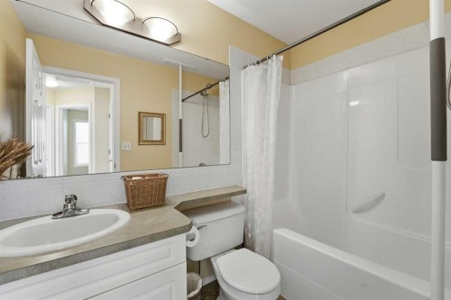 16 Lanterman Close, Red Deer, AB - Indoor Photo Showing Bathroom