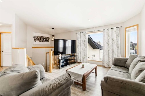 22 Mcdougall Close, Penhold, AB - Indoor Photo Showing Living Room