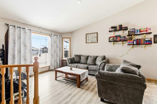 22 Mcdougall Close, Penhold, AB - Indoor Photo Showing Living Room
